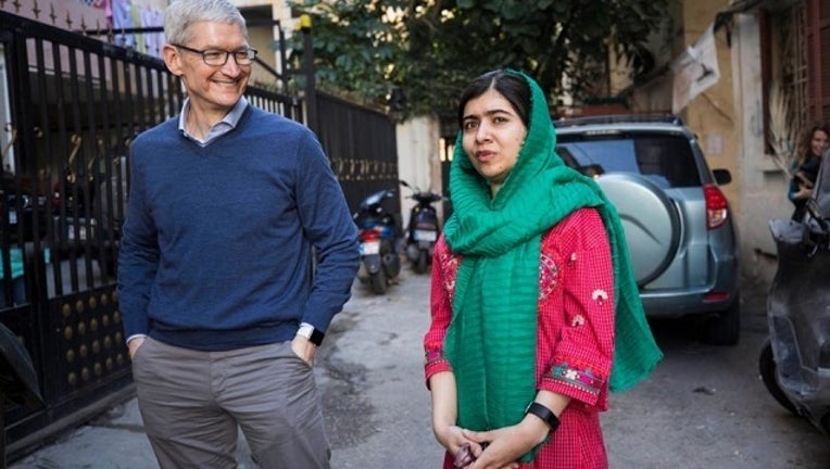 apple_tim_cook_malala_yousafzai_fund_012418_1516813887155-401096.jpg