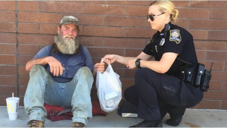 bd7f781e-officer helps man in need_1469207926243.jpg