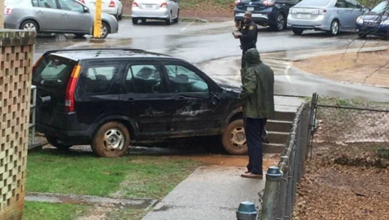 ece28ec1-car crashes near school_1551373129862.jpg.jpg