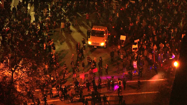 chopper-OakProtest KTVUBCME01.mpg_19.02.09.24_1478747368363-405538.png