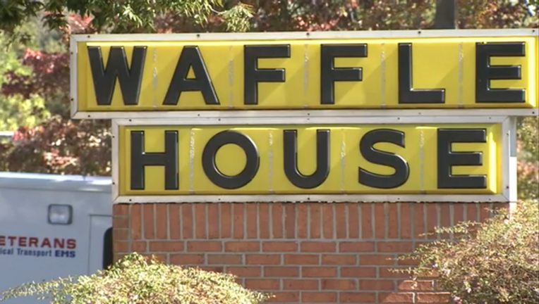 P FAYETTEVILLE WAFFLE HOUSE ROBBERY 6P_00.00.41.29_1477443644081.png