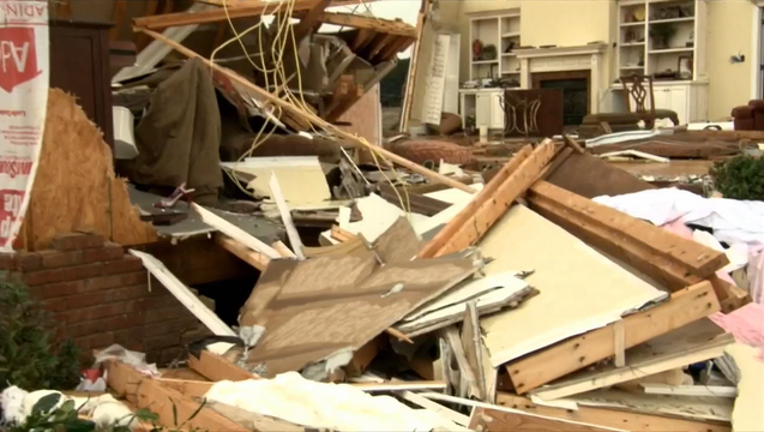 16 x 9) ADEL STORM DAMAGE_00.00.20.05_1485143672233.png