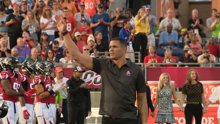 1443efbb-Tony Gonzalez