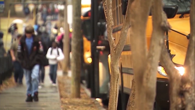 kids getting on buses SCHOOL generic 6P_00.00.04.15_1489617574952.png