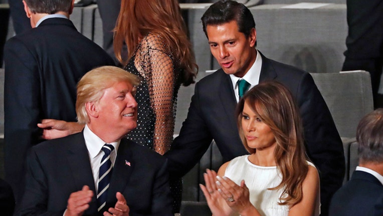 Trump and Nieto (GETTY IMAGES)-401720
