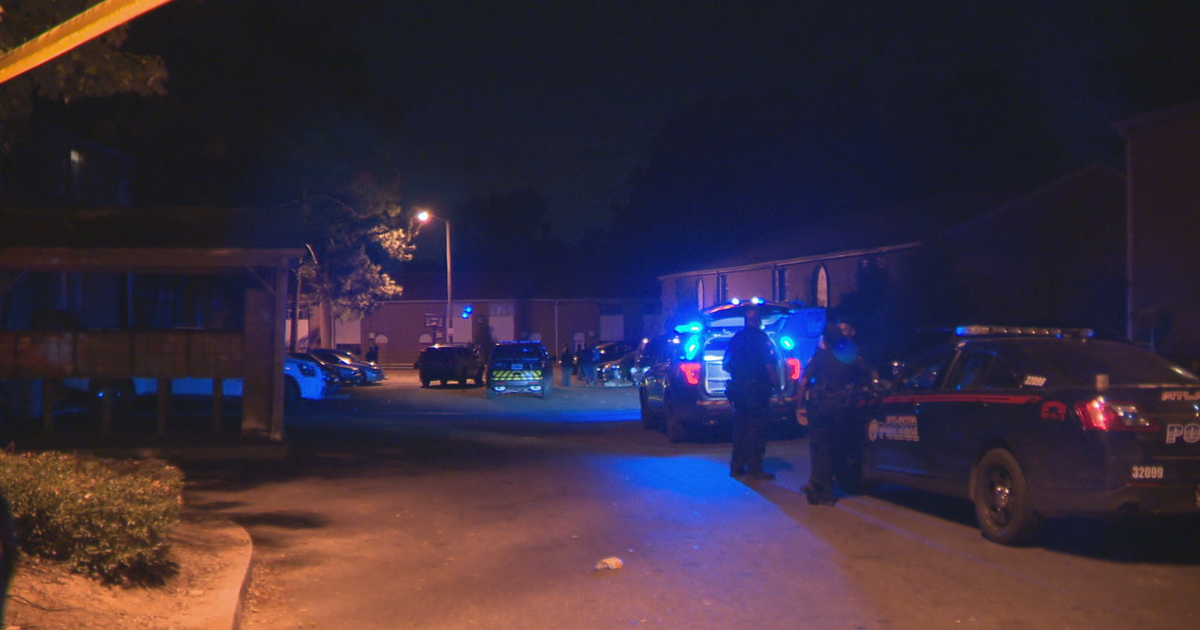 Man found dead in Atlanta apartment complex parking lot | FOX 5 Atlanta