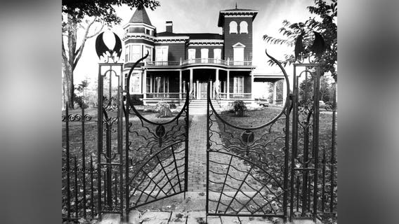 Stephen King’s home in Maine will be converted into a museum, writer’s retreat