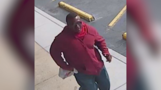 Police: Man pulled gun on cashier, robbed store