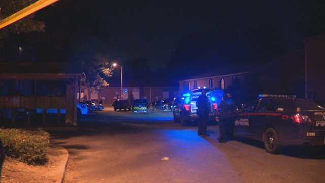 Man found dead in Atlanta apartment complex parking lot