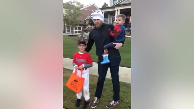 'Are you me for Halloween?' Freddie Freeman give young fan a cool treat