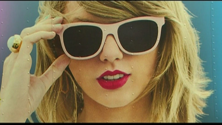f51ff5ca-TX__LEUKEMIA_PATIENT_MEETS_TAYLOR_SWIFT__VO_SOT___47FKYXYA.mp4_00.00.54.11_1441884959870.png