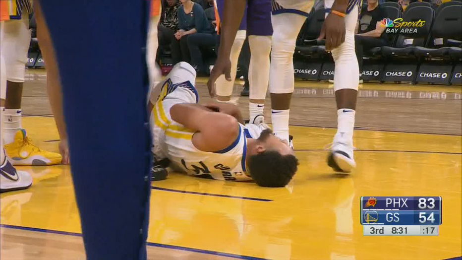 Stephen Curry suffers broken left hand in collision vs. Suns