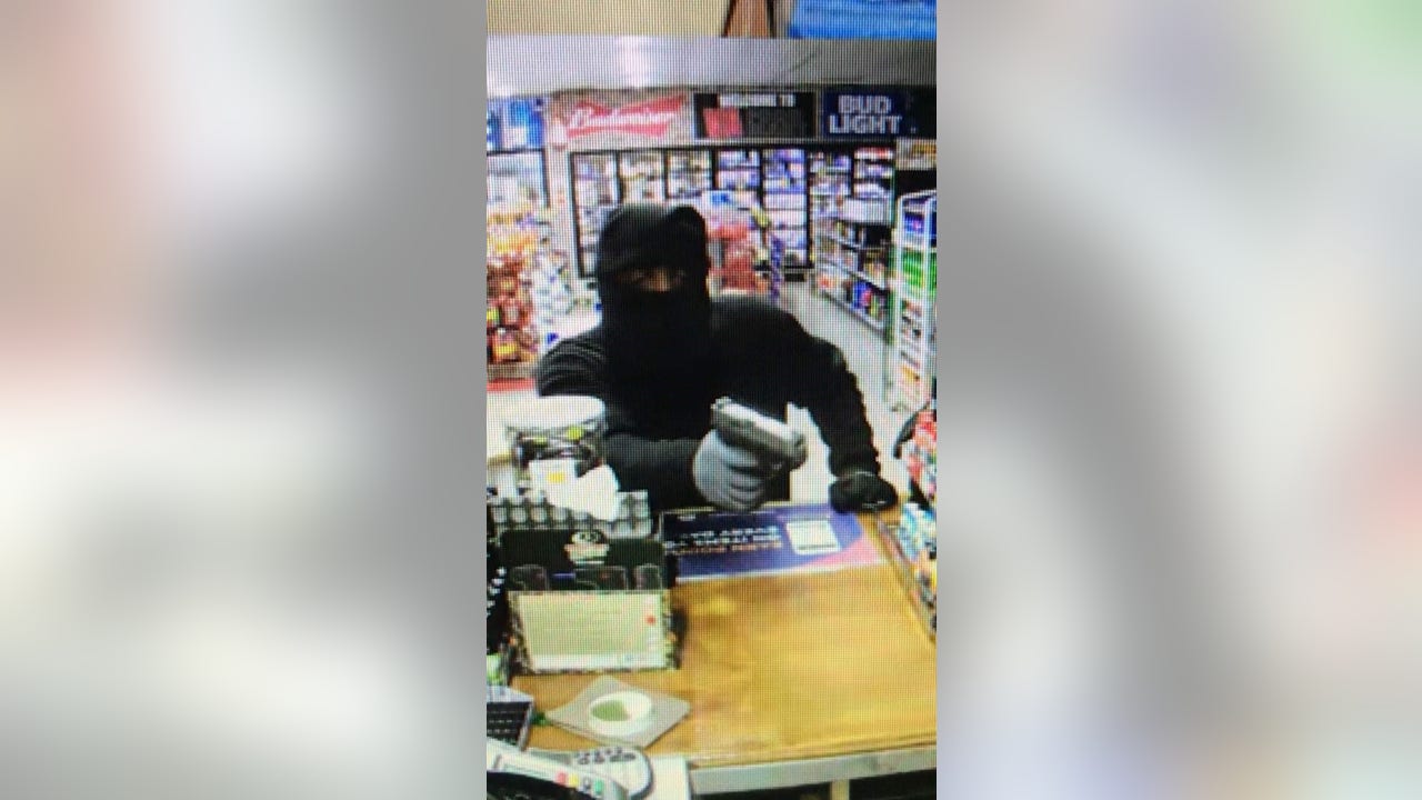 Carrollton police searching suspect in convenience store robbery
