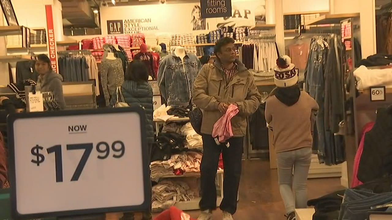 Black Friday shoppers scoop up deals at outlets in Livermore