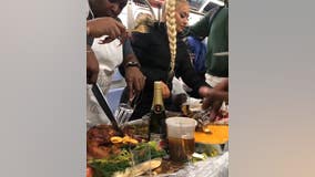 Passengers on New York subway have Thanksgiving feast complete with turkey and sides