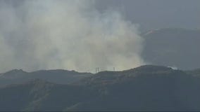 Firefighters quickly contain brush fire that sparked along Topanga Canyon