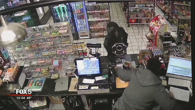 Clerk takes gun away from robber in Gwinnett County