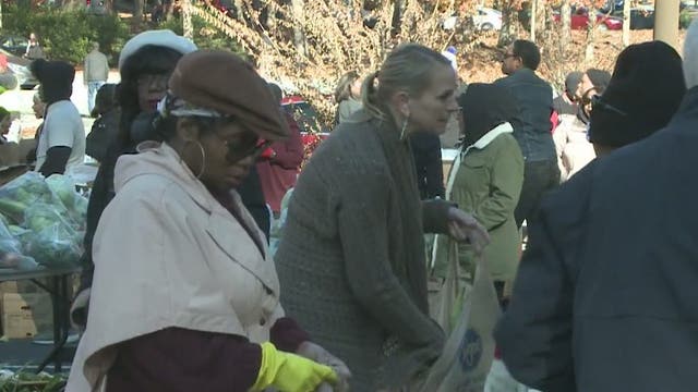 Church gives away Thanksgiving dinners
