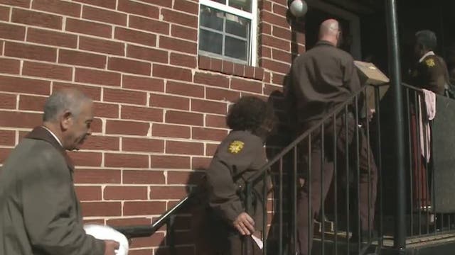 Fulton County Sheriff's Office deliveries turkeys