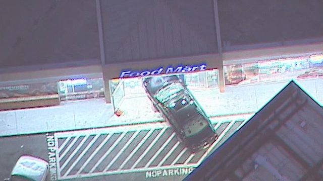 Driver crashes into Midtown convenience store