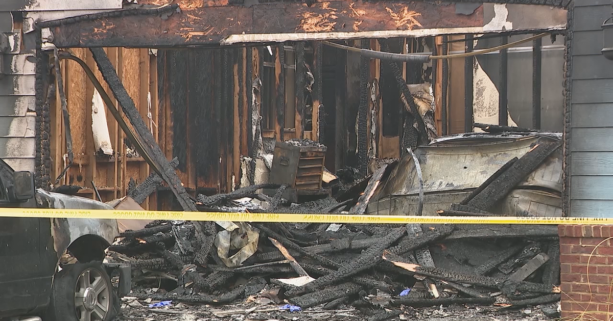 Neighbors rush to save residents from house fire in Newnan | FOX 5 Atlanta