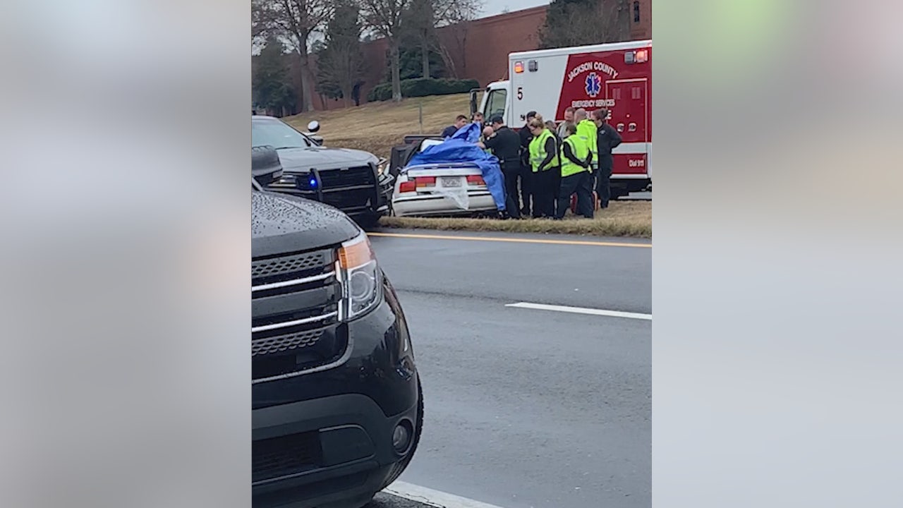 2 teens killed in Jackson County car crash
