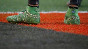 Odell Beckhham Jr. sports 'Grinch'-themed holiday cleats