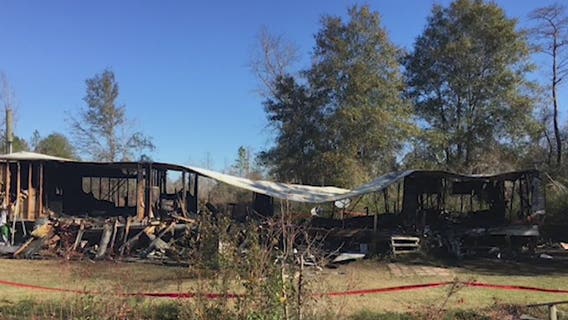 Fire investigators: Man dies trying to save child from burning mobile home