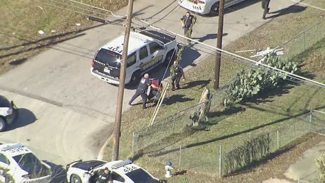 Man tackled to ground, arrested after high-speed chase through Dallas County