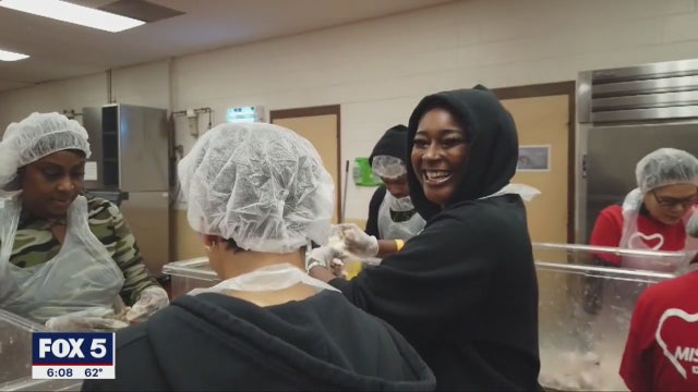 Hosea Helps holds annual Christmas dinner