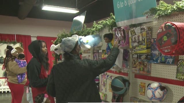 Atlanta Public Schools employees help make holidays brighter