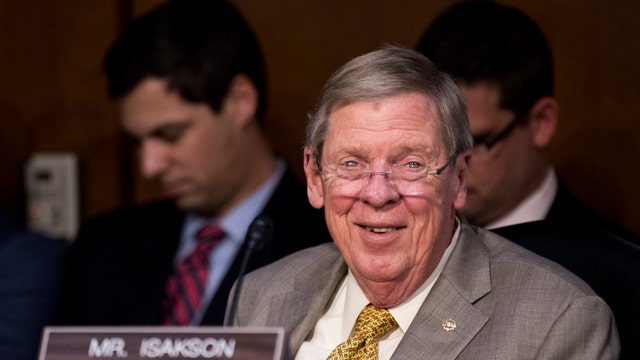 Isakson delivers Senate farewell as replacement is readied