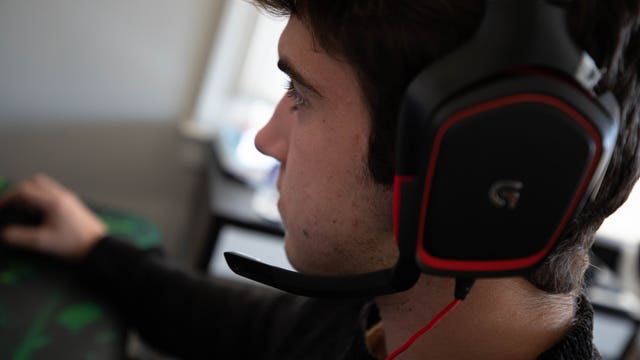 Parents, teens struggle to balance screen time with real life