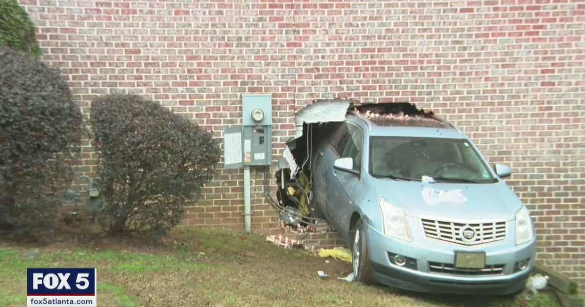 Driver who crashed car into neighbor's home dies | FOX 5 Atlanta