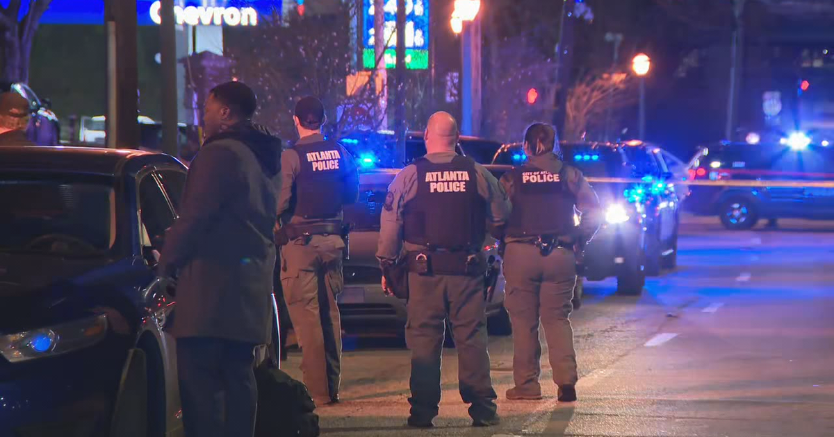 Police: Man gunned down near southwest Atlanta beauty salon | FOX 5 Atlanta
