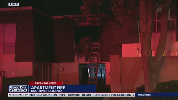 Firefighters battle blaze at SW Atlanta apartment complex