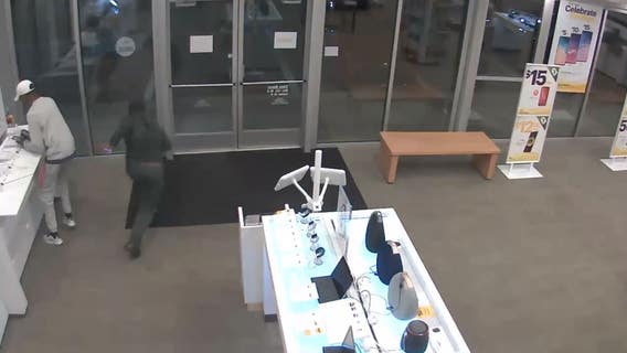 Police: 2 wanted for Flowery Branch smash and grab burglary