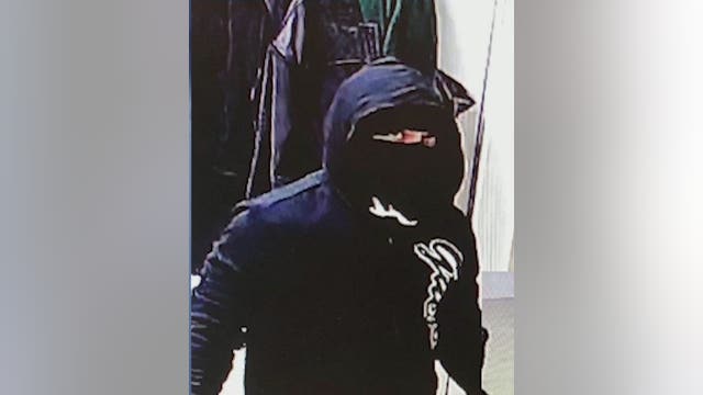 Police searching for Roswell jewelry store burglars