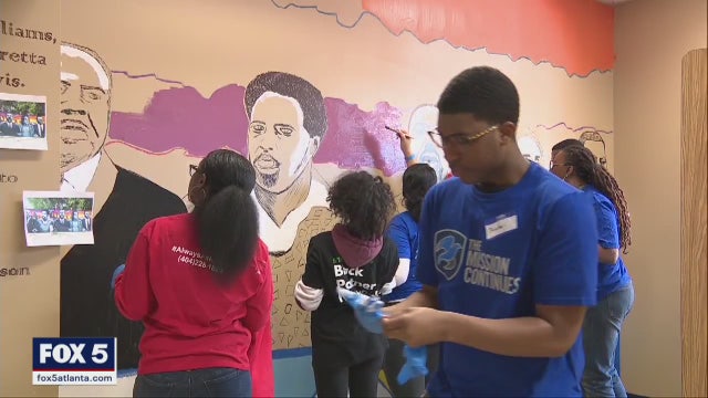 Hundreds of veterans volunteer at Atlanta school for MLK Day