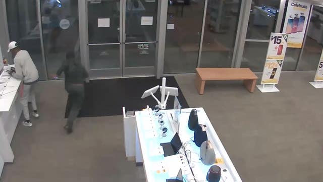 Police: 2 wanted for Flowery Branch smash and grab burglary