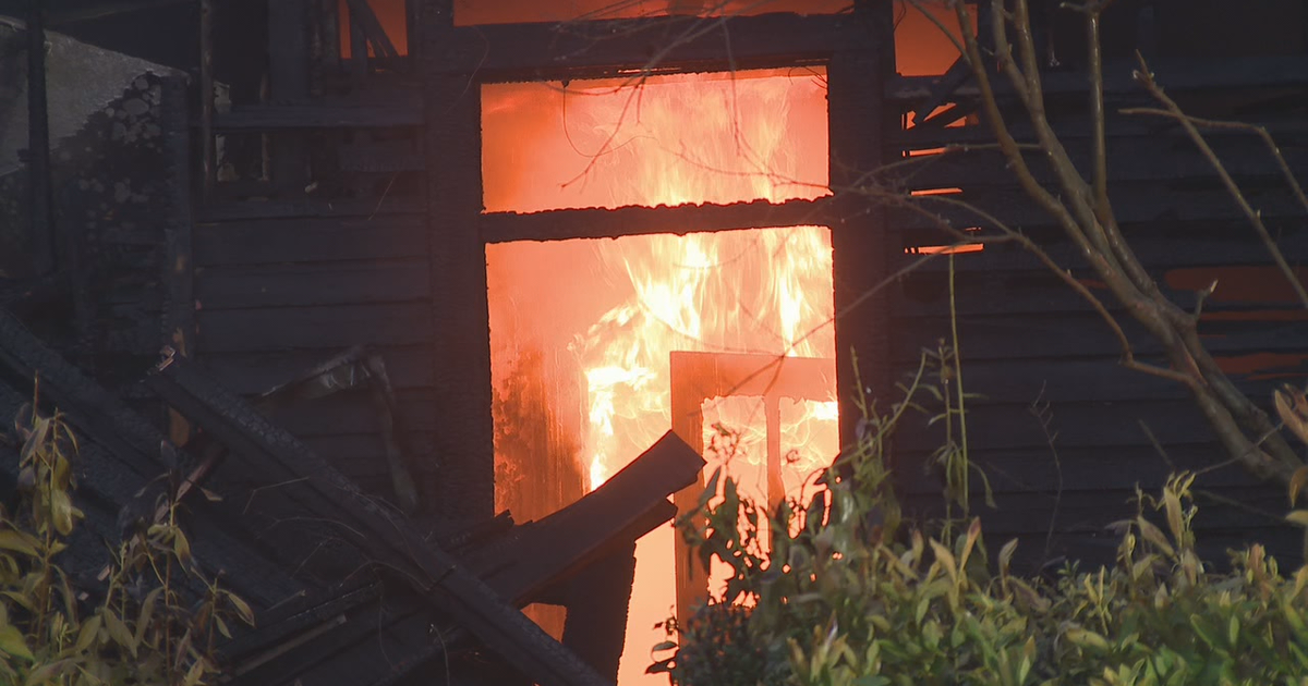Officials: 3 kids, 2 adults escape northwest Atlanta house fire | FOX 5 ...