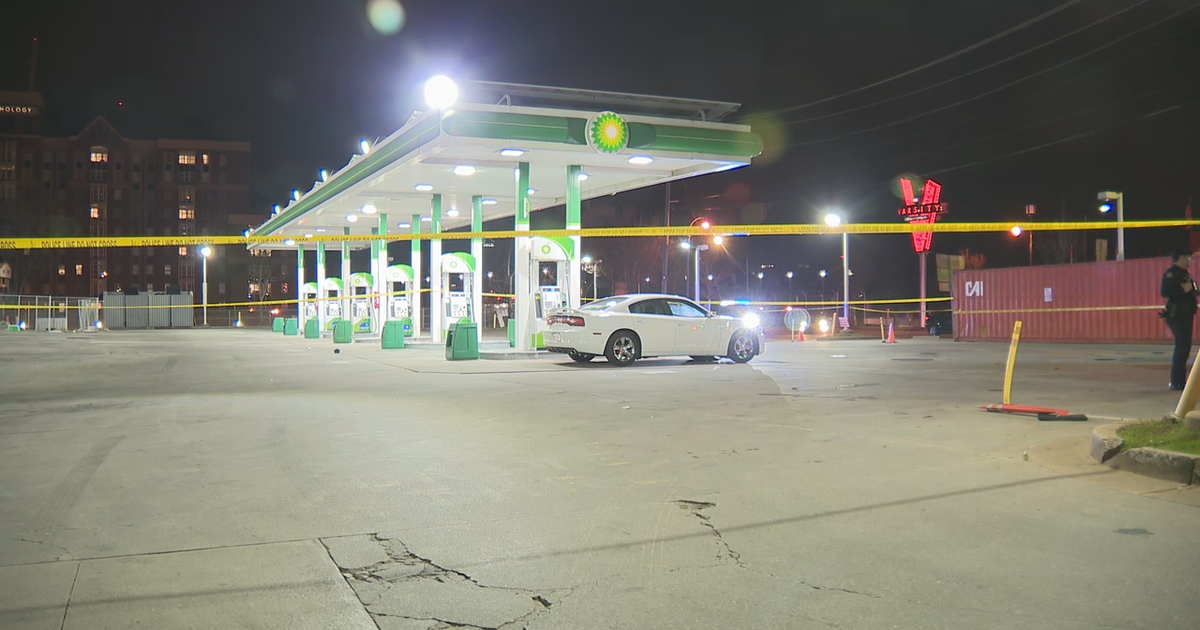 Man shot multiple times at NW Atlanta gas station | FOX 5 Atlanta