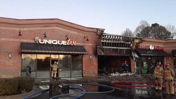 Fire destroys boutique at Gwinnett County shopping center