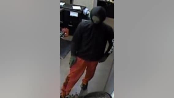 McDonough police looking for armed robbery suspect with purple gun