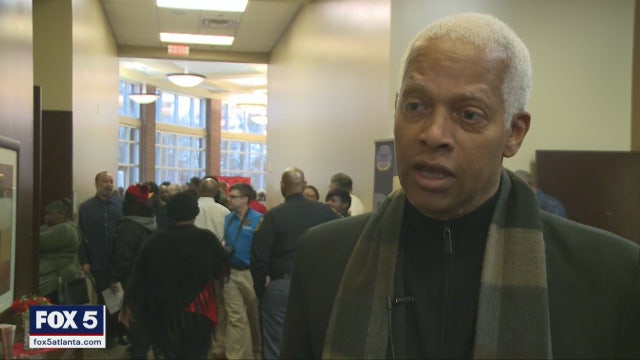 Rep. Hank Johnson hosts a restoration resource fair for ex-offenders