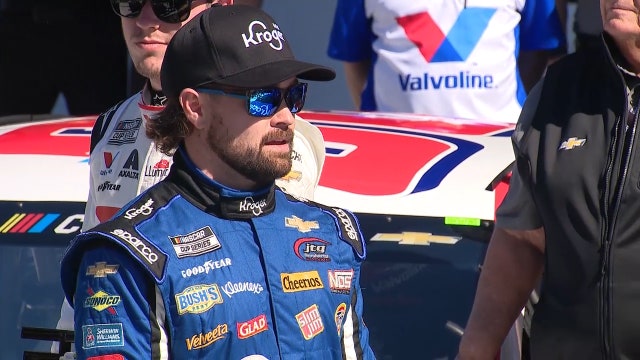 Stenhouse wins Daytona 500 pole in debut with new team
