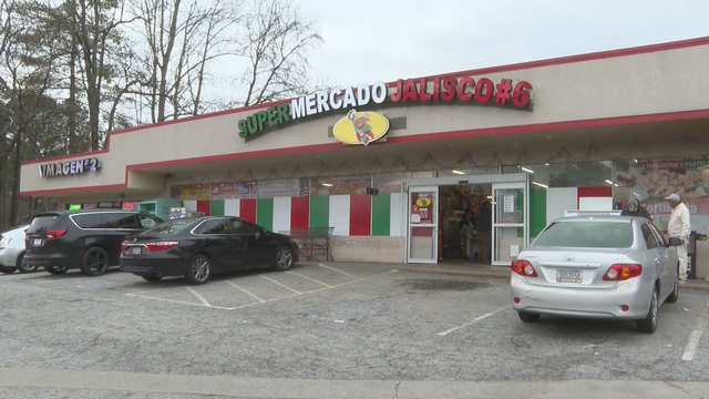 Armed robbery leaves 1 dead, police searching for shooter