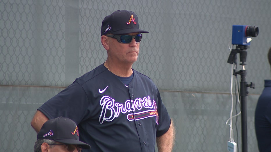 Braves bring back manager Brian Snitker for 2018 season