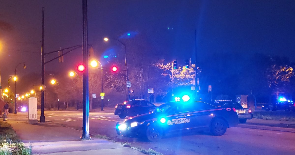 APD: Suspects on the run after driving straight at officer | FOX 5 Atlanta