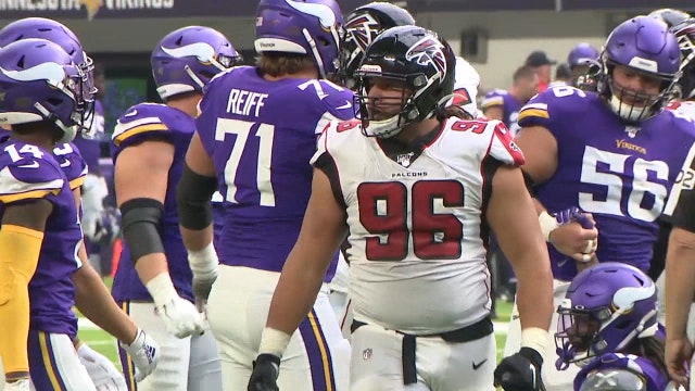 Falcons announce 3-year extension with Davison